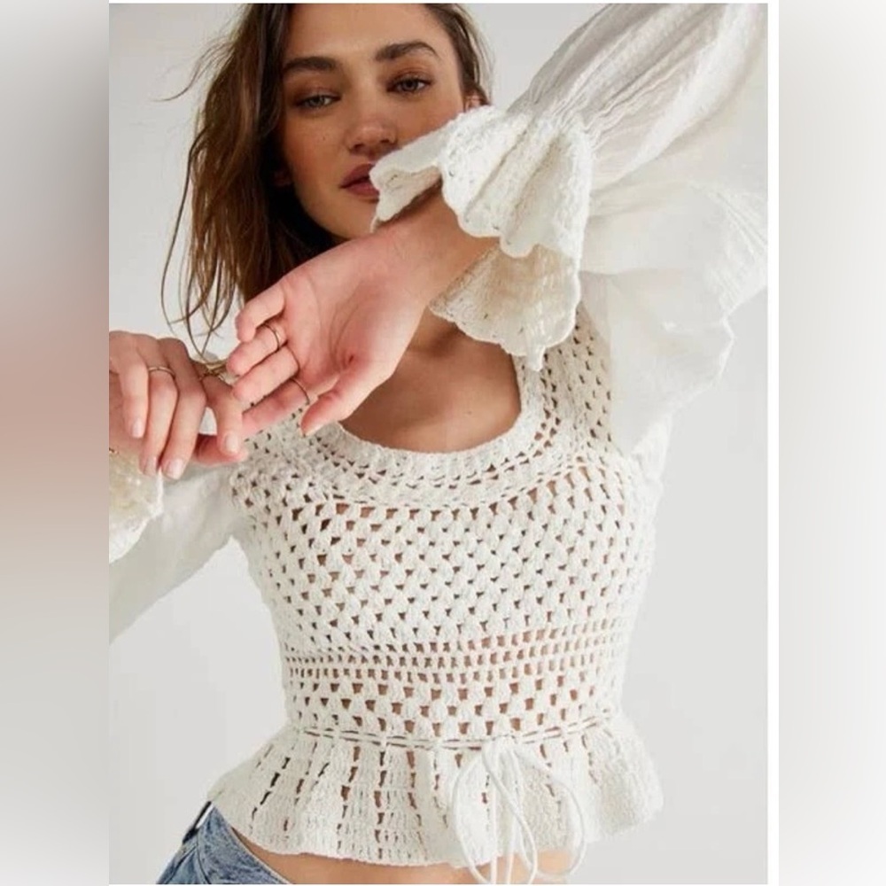 FREE PEOPLE Megan Crochet Cropped Hem Top Size Medium (#5)